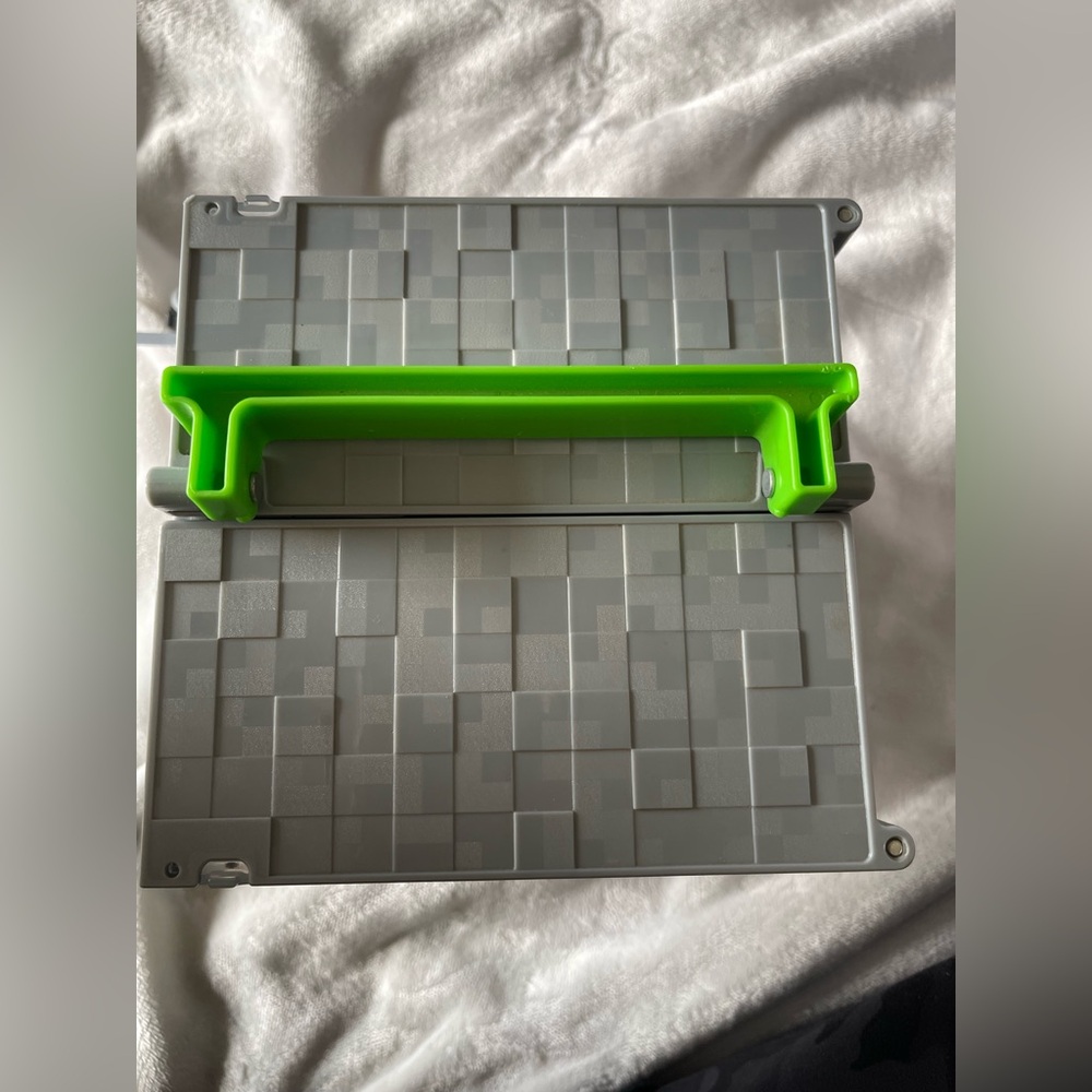 Minecraft Collectors Storage Box - Picture 12 of 12